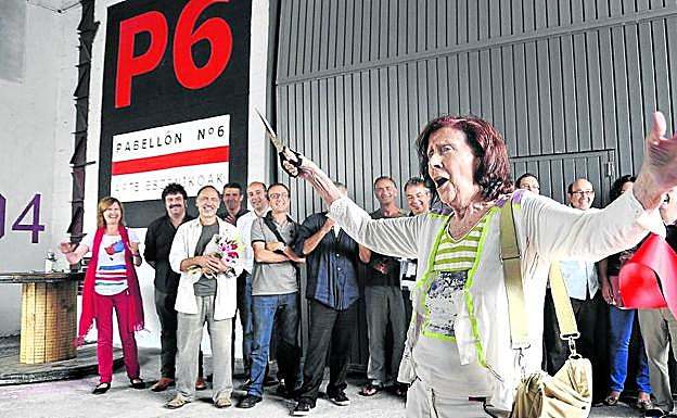 La madrina. Mariví Bilbao Goyoaga cortó la cinta inaugural el 19 de agosto de 2011. 