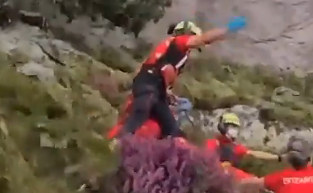 Un joven escalador de 19 años resulta herido en el monte Oiz al caer de 10 metros de altura