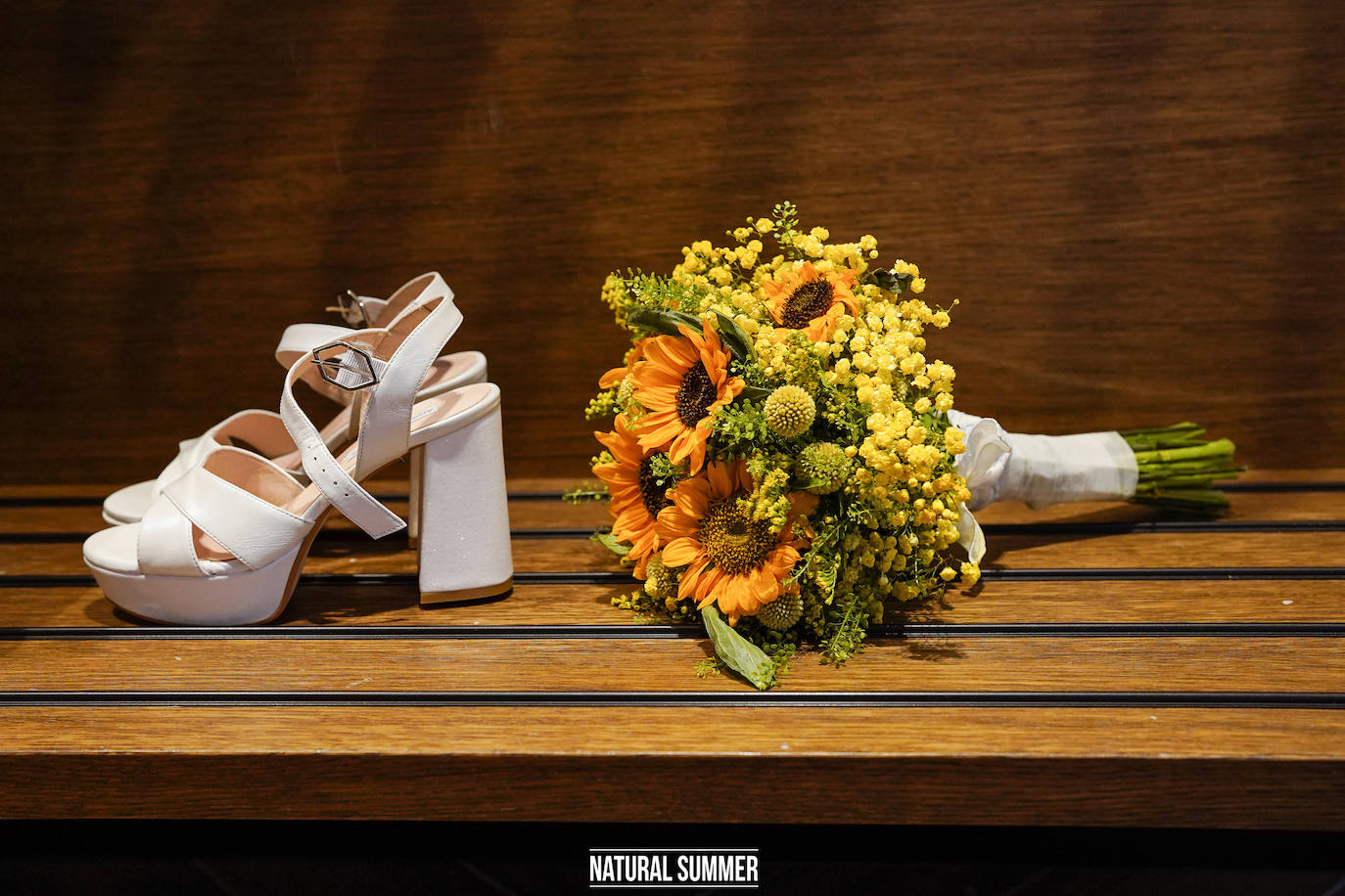 Contra viento y marea, y nunca mejor dicho, la pareja formada por la periodista donostiarra Danae Zarzuelo y el jugador de baloncesto Mike Carlson se dieron un 'sí quiero' más que emotivo. He aquí los mejores momentos del inolvidable y esperado día