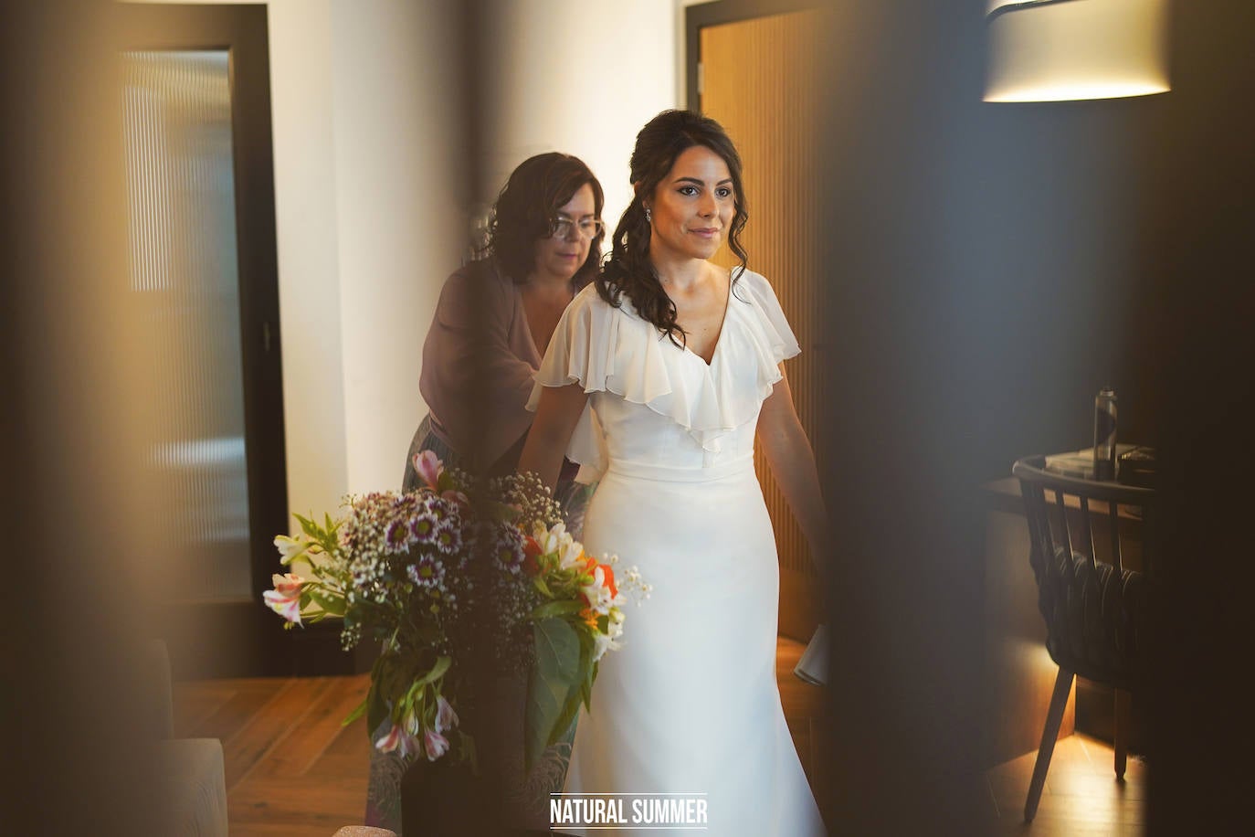 Contra viento y marea, y nunca mejor dicho, la pareja formada por la periodista donostiarra Danae Zarzuelo y el jugador de baloncesto Mike Carlson se dieron un 'sí quiero' más que emotivo. He aquí los mejores momentos del inolvidable y esperado día