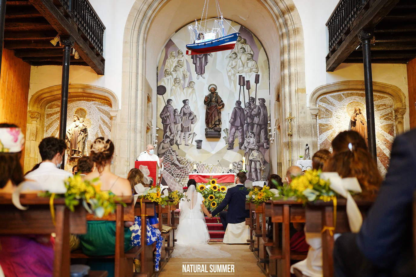 Contra viento y marea, y nunca mejor dicho, la pareja formada por la periodista donostiarra Danae Zarzuelo y el jugador de baloncesto Mike Carlson se dieron un 'sí quiero' más que emotivo. He aquí los mejores momentos del inolvidable y esperado día