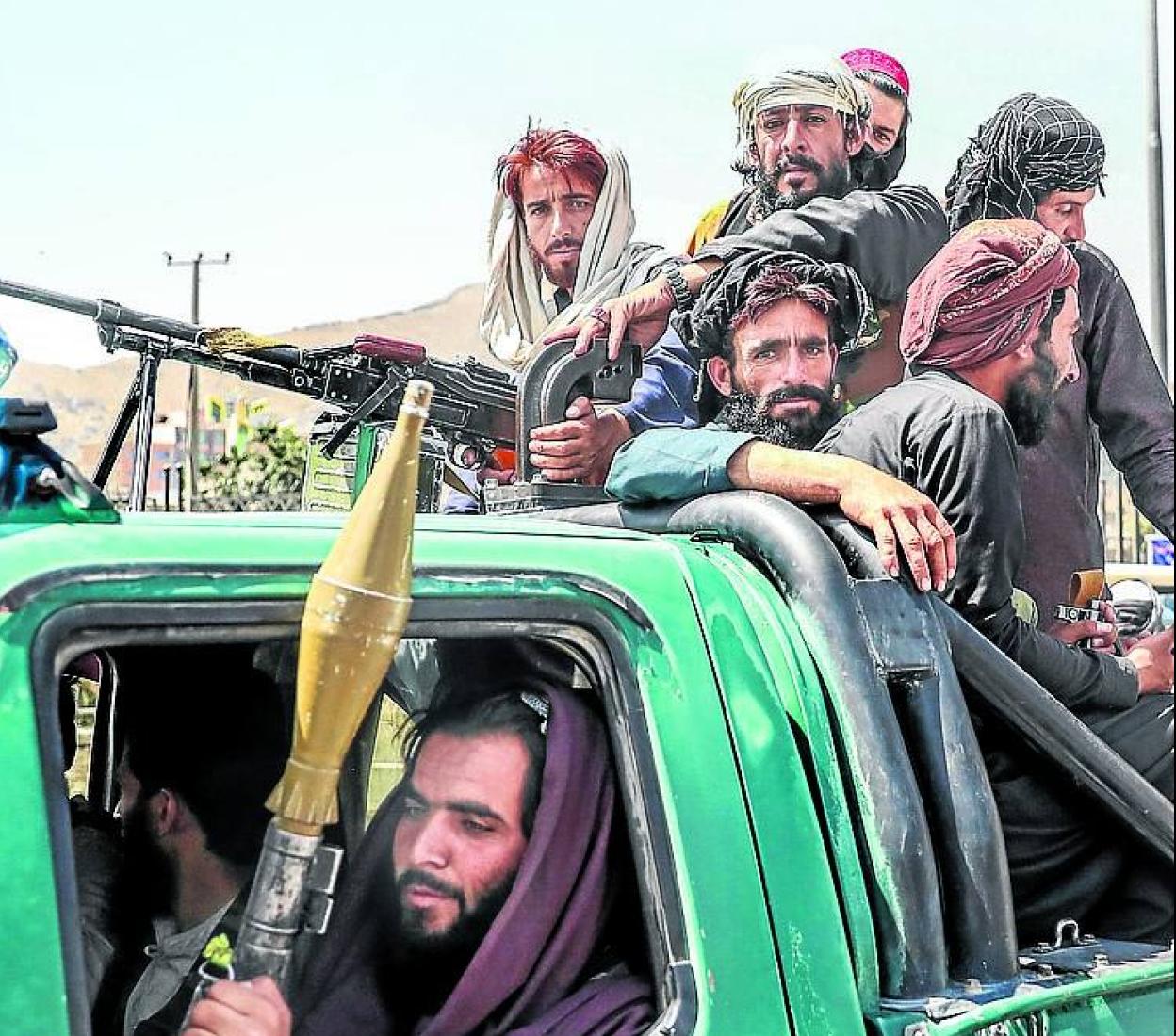 Un grupo de talibanes al entrar en Kabul. 