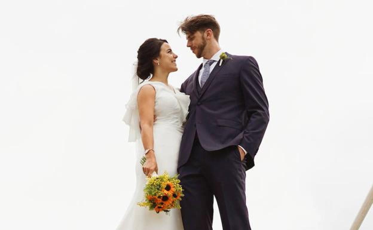 La boda de un jugador de baloncesto estadounidense y una periodista vasca