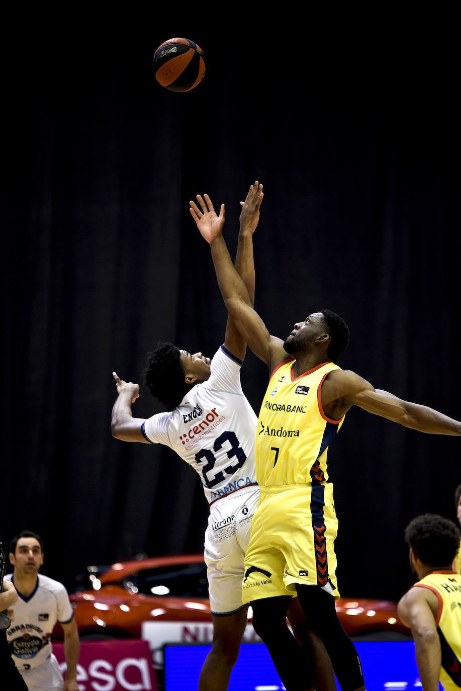 Fotos: El Baskonia cierra el fichaje de Steven Enoch