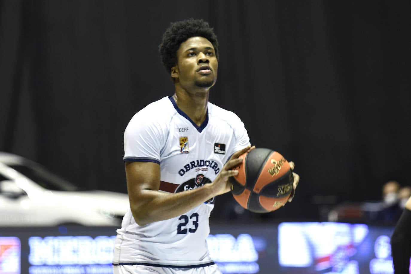 Fotos: El Baskonia cierra el fichaje de Steven Enoch