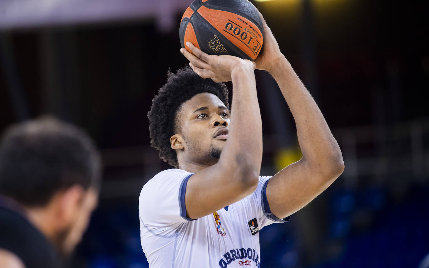 Fotos: El Baskonia cierra el fichaje de Steven Enoch