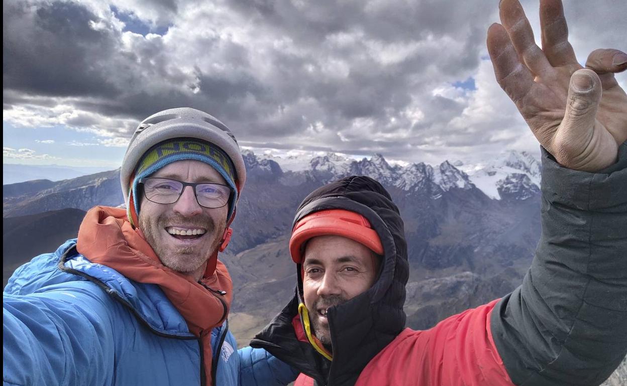 Iker y Mano Ponce en la cima. 