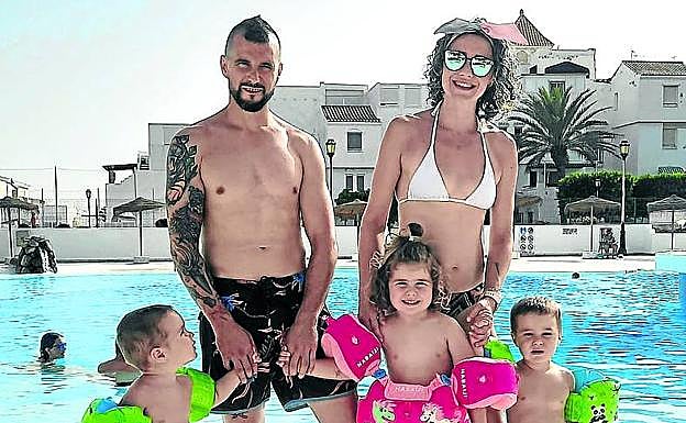 La familia Mendizábal-Luque pasa sus vacaciones en Almería. 