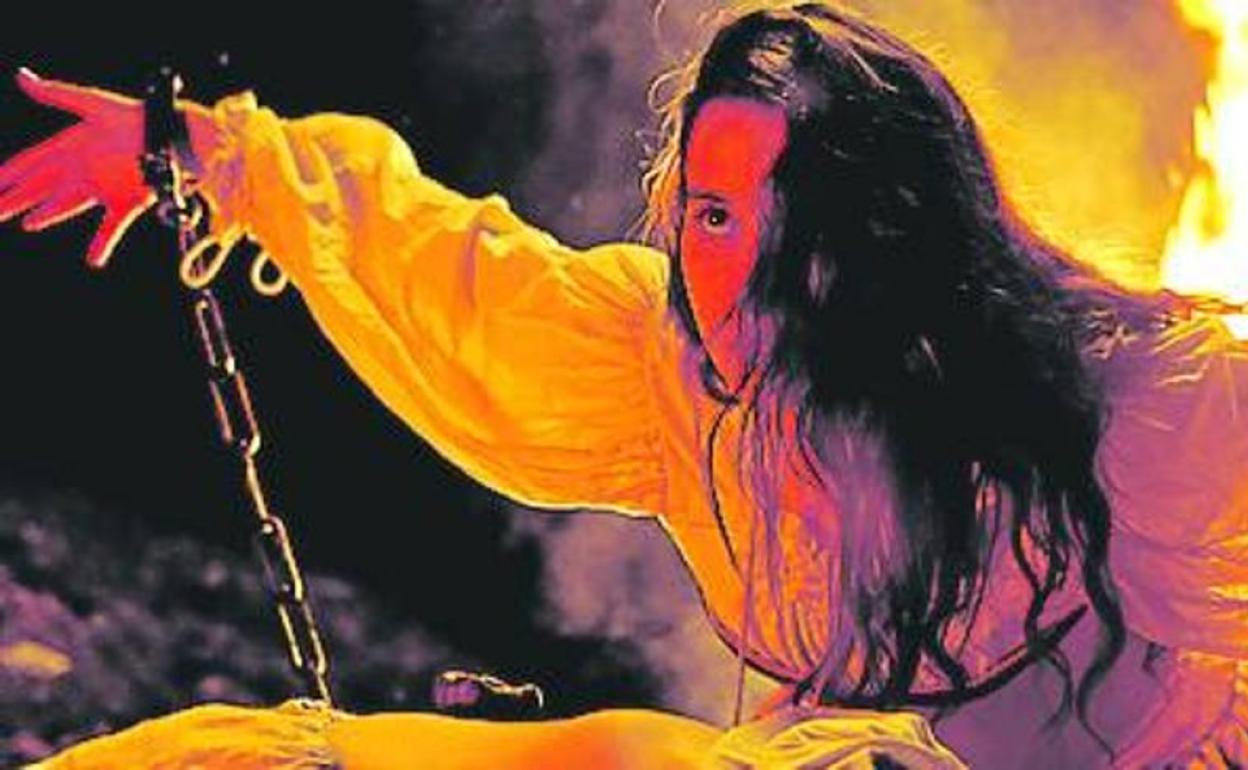 Akelarre Pablo Agüero zuzendari argentinarrak gidatutako eta Zugarramurdiko sorginkeria prozesuaren inguruan mintzatzen den euskal ekoizpena da. 