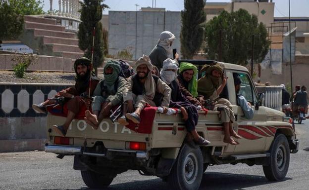 Los talibanes advierten de «consecuencias» si EE UU retrasa su partida