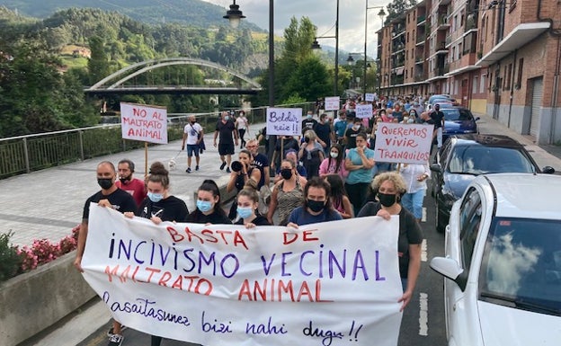 Manifestación celebrada este martes en Alonsotegi. 