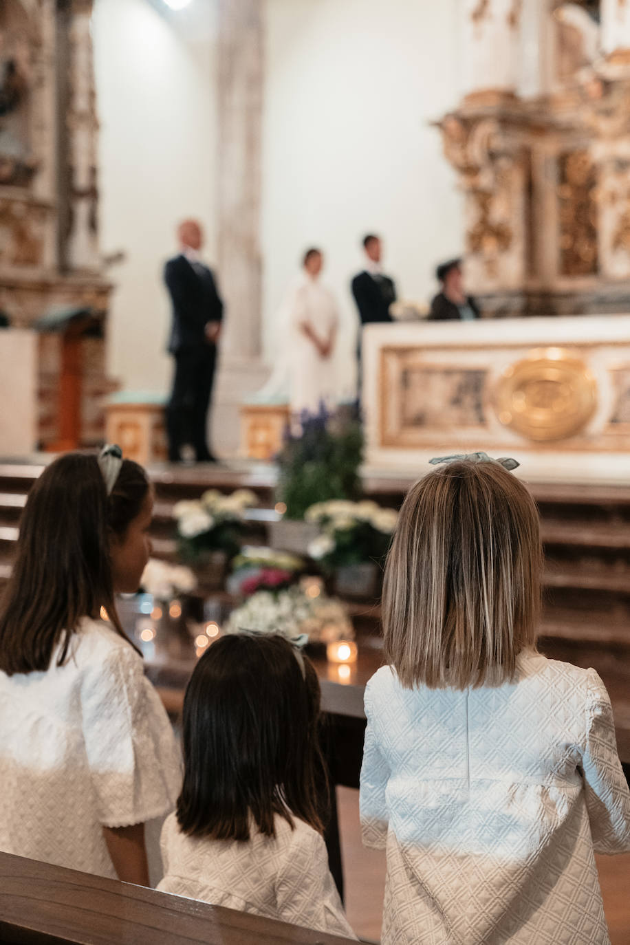 Fotos: Naia, la novia con capa de organza que se casó en Mundaka