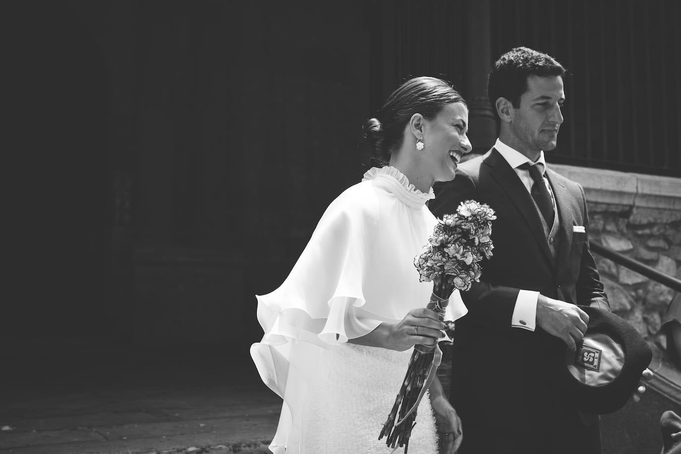 Fotos: Naia, la novia con capa de organza que se casó en Mundaka