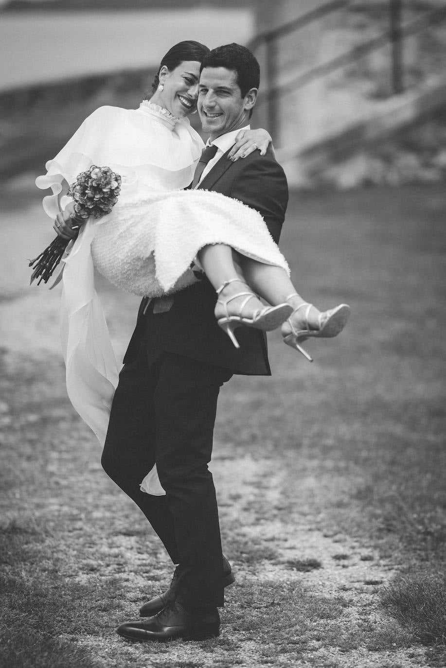 Fotos: Naia, la novia con capa de organza que se casó en Mundaka