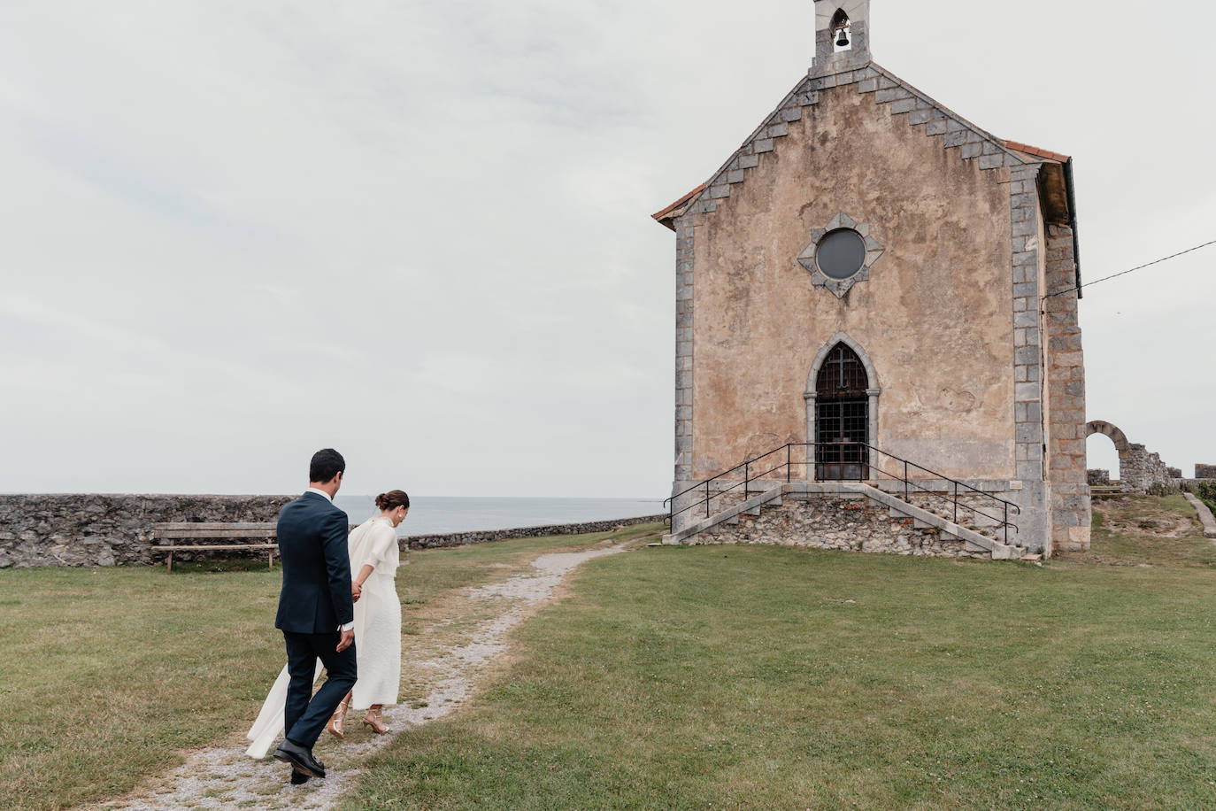Fotos: Naia, la novia con capa de organza que se casó en Mundaka