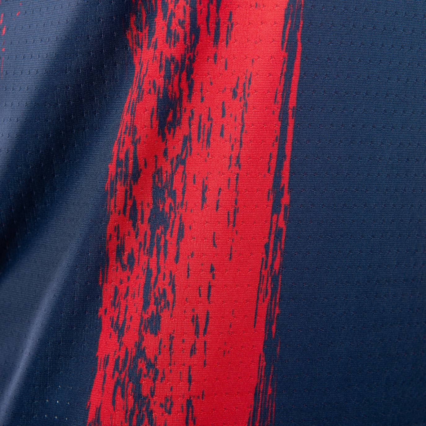 Fotos: Las tres nuevas camisetas del Baskonia