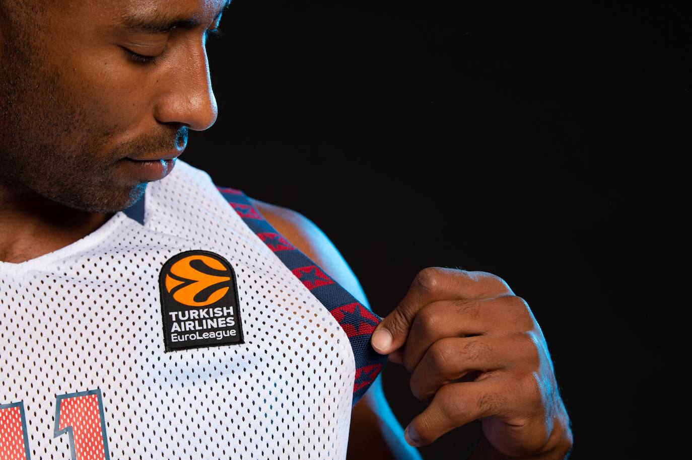 Fotos: Las tres nuevas camisetas del Baskonia