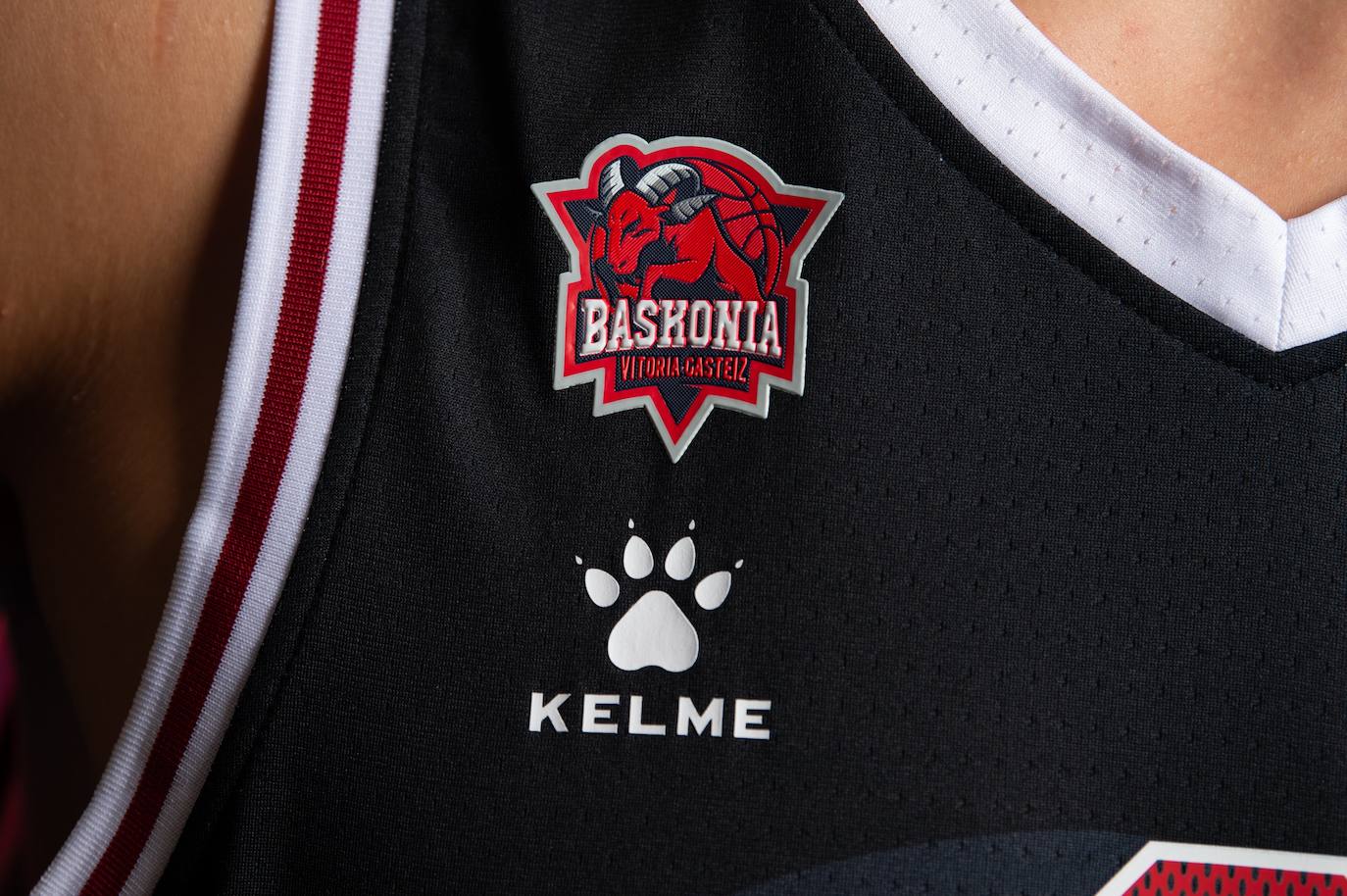Fotos: Las tres nuevas camisetas del Baskonia