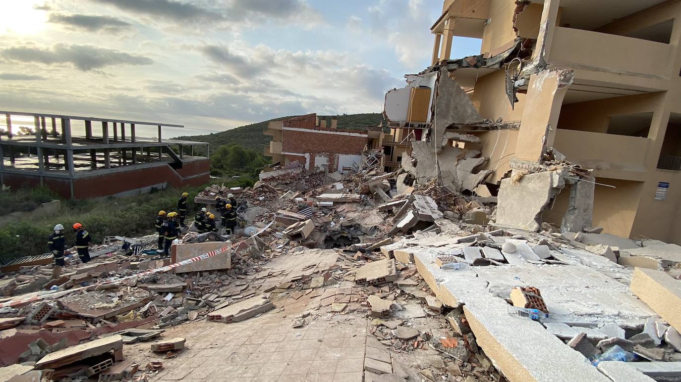 Fotos: Derrumbe de un edificio en Peníscola