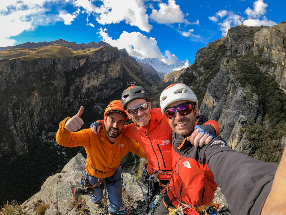 Fotos: Las imágenes de los hermanos Pou en la apertura de la vía Mal de Panza de la Cordillera Blanca peruana