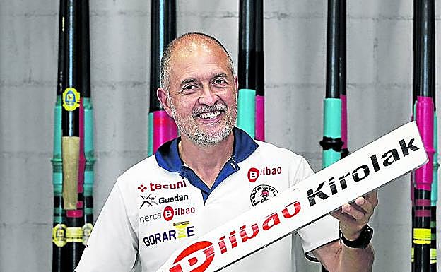 Josu Ortube cumple su primera campaña como entrenador de las chicas. 