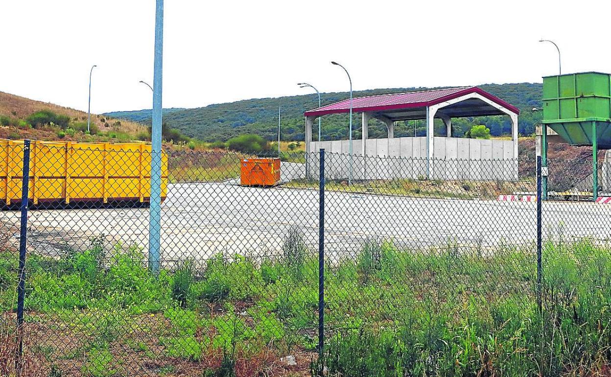 Tras el sellado del vertedero se creo en la zona una planta de transferencia de residuos. 