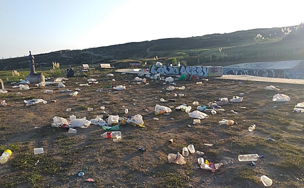 Las campas han amanecido llenas de katxis y botellas