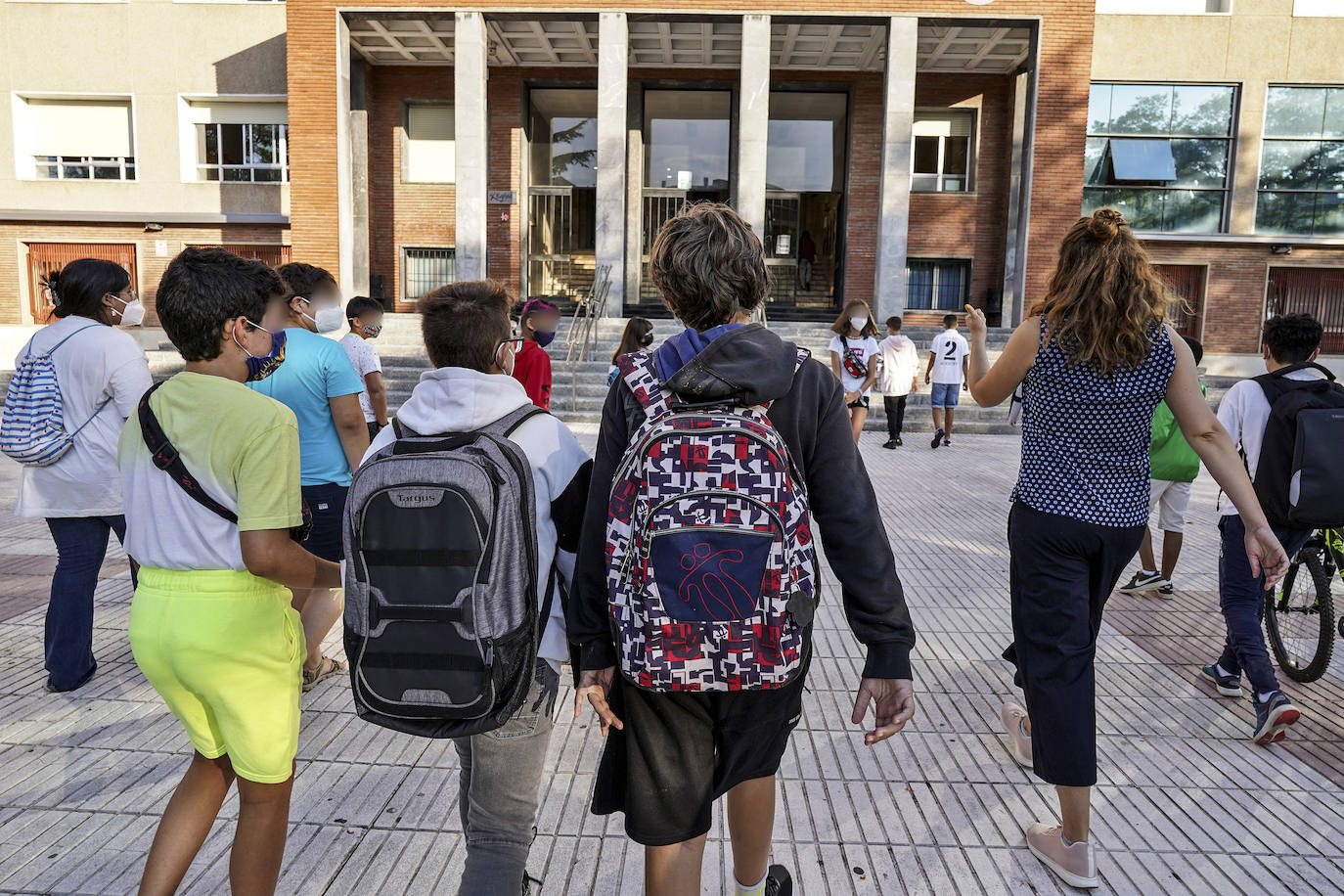 Fotos: Los primeros escolares regresan hoy a clase en Vitoria