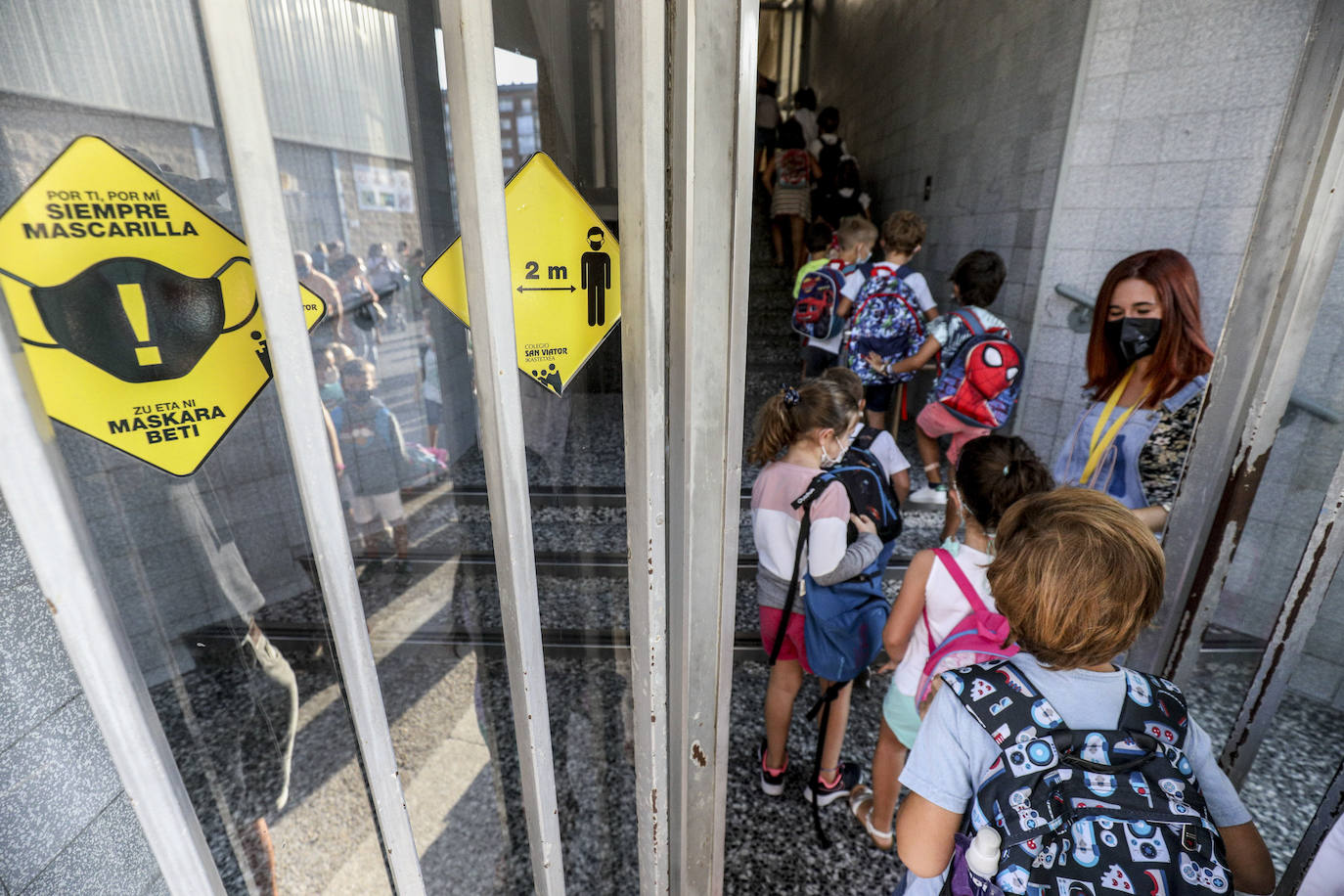 Fotos: Los primeros escolares regresan hoy a clase en Vitoria