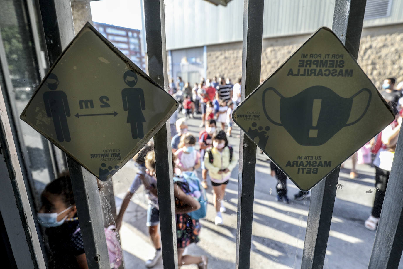 Fotos: Los primeros escolares regresan hoy a clase en Vitoria