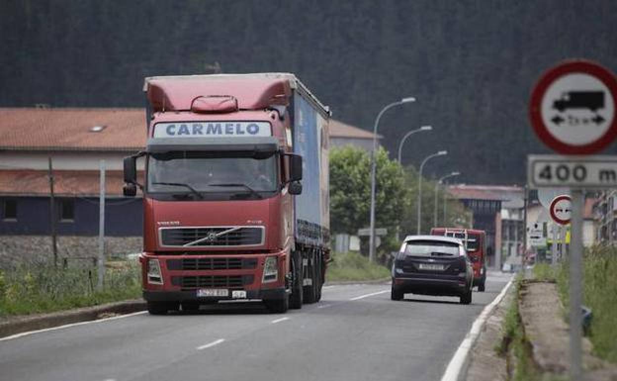 Un 8,7% del tráfico que discurre por la carretera de Etxebarria son vehículos pesados. 