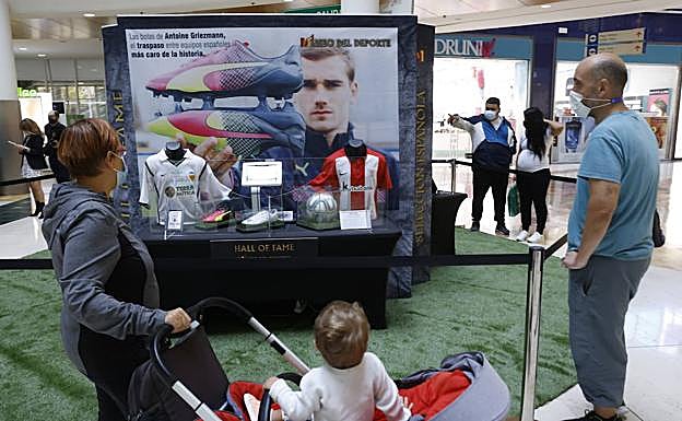 Imagen principal - El Alavés se cita con Ronaldo y Cruyff en El Boulevard