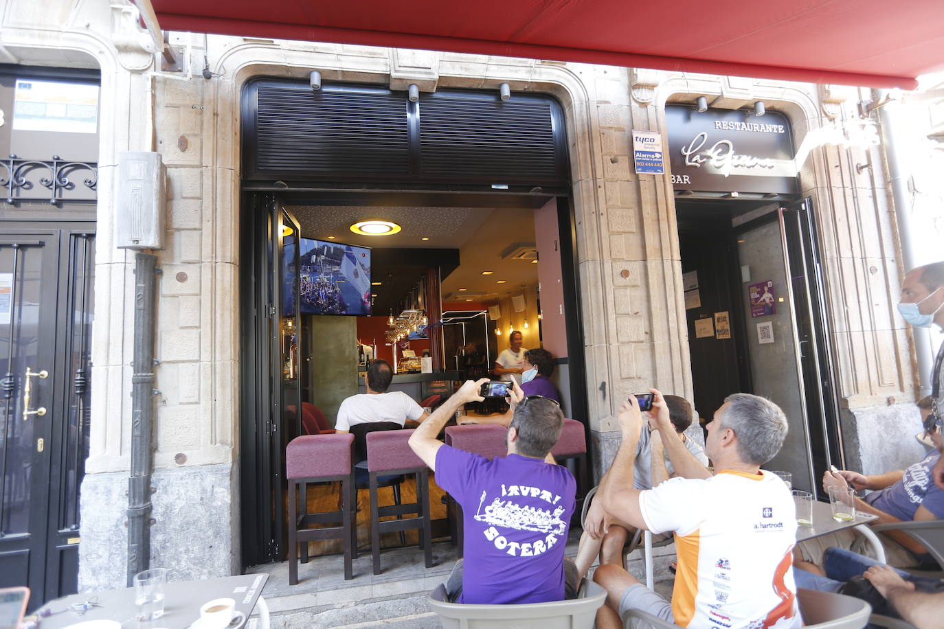 Fotos: Los vecinos de Santurtzi celebran el triunfo de La Sotera