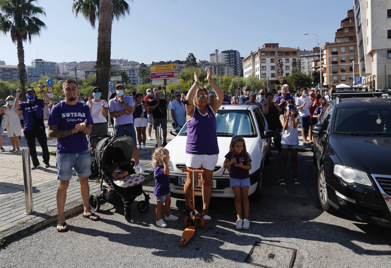 Fotos: Los vecinos de Santurtzi celebran el triunfo de La Sotera