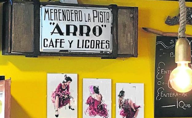 Cartel que anunciaba la presencia del local, aún en activo, hasta 1950.