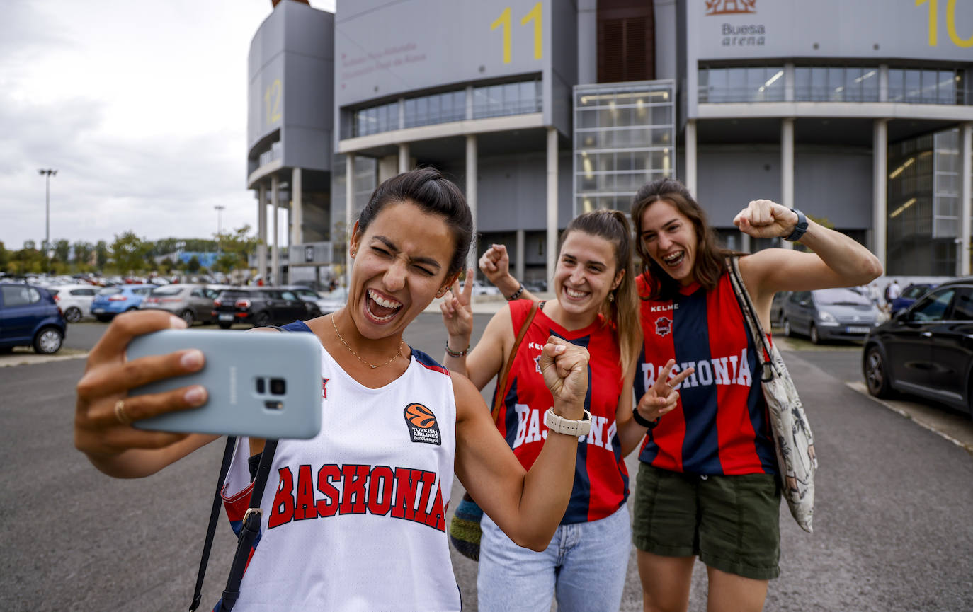 Fotos: El baskonismo regresa a las gradas del Buesa Arena