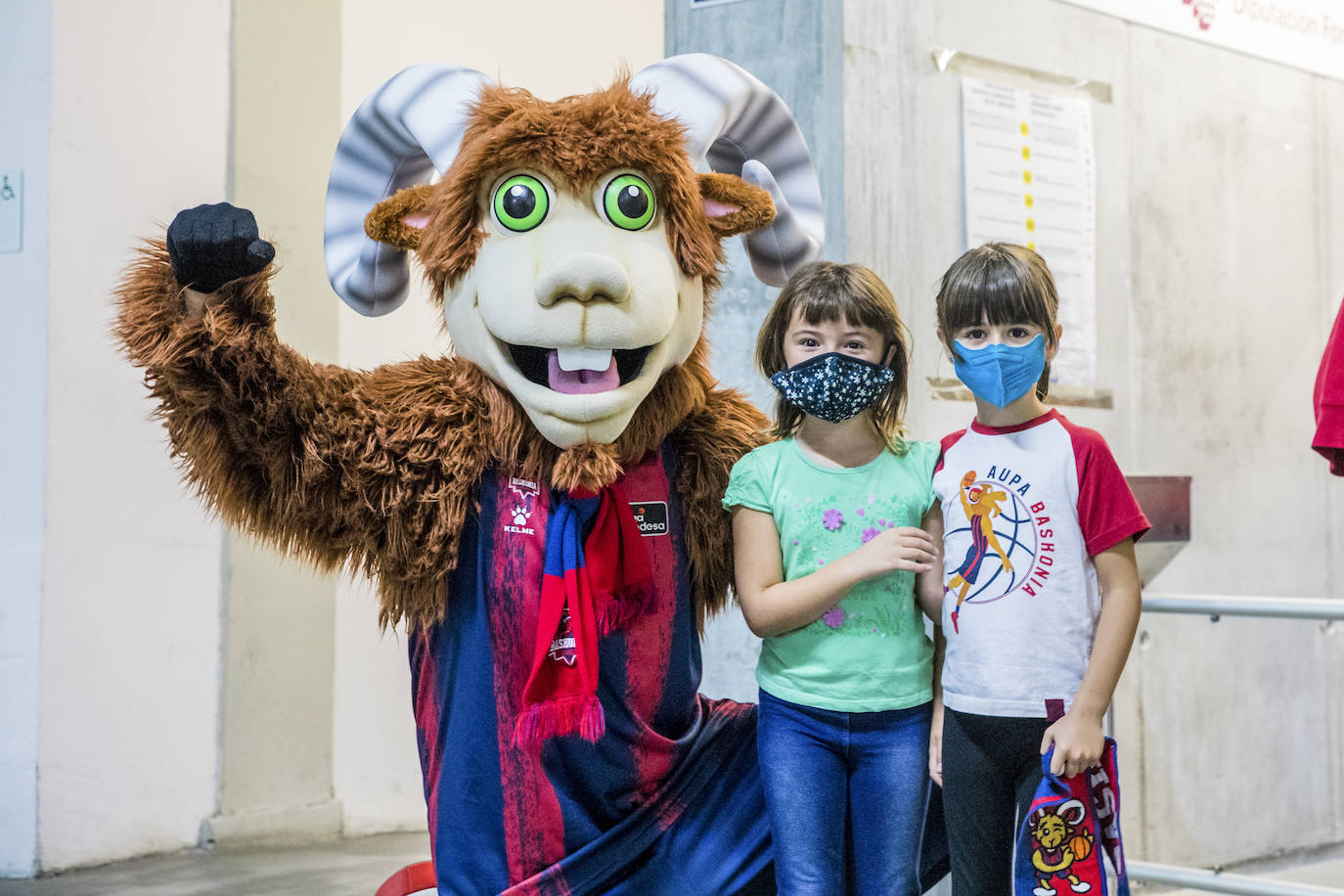 Fotos: El baskonismo regresa a las gradas del Buesa Arena