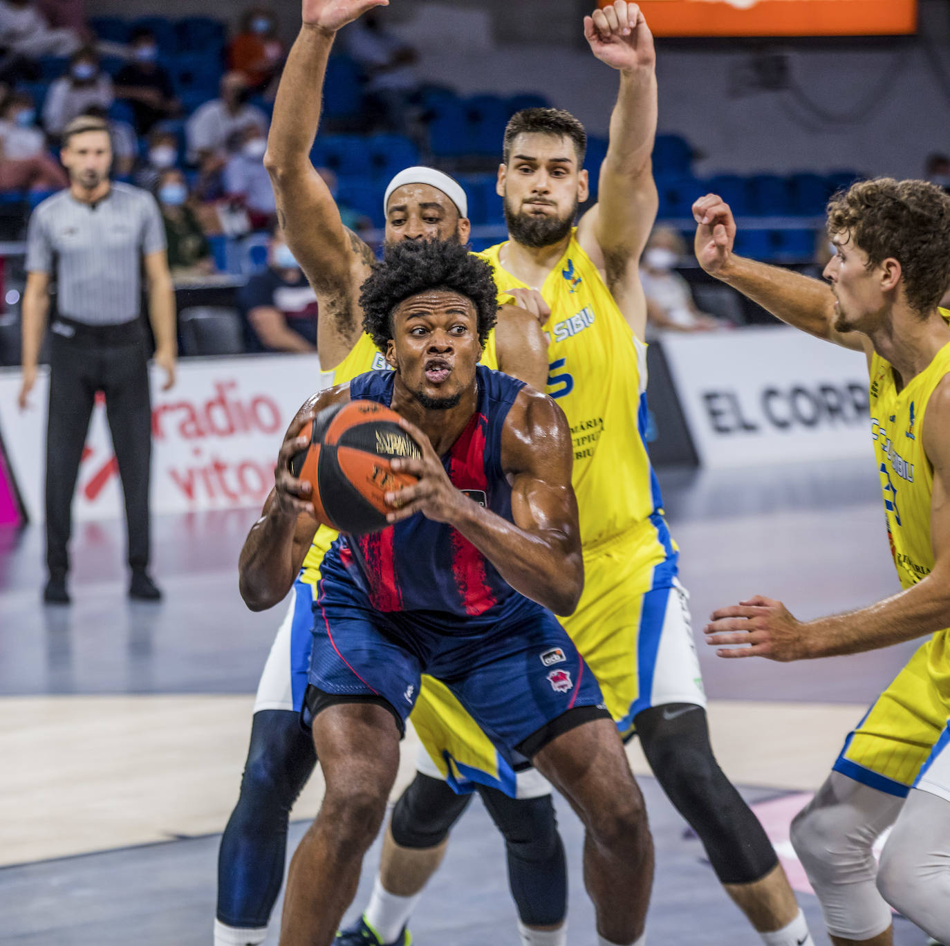 Fotos: Las fotos del Baskonia - Sibiu del Trofeo Diputación