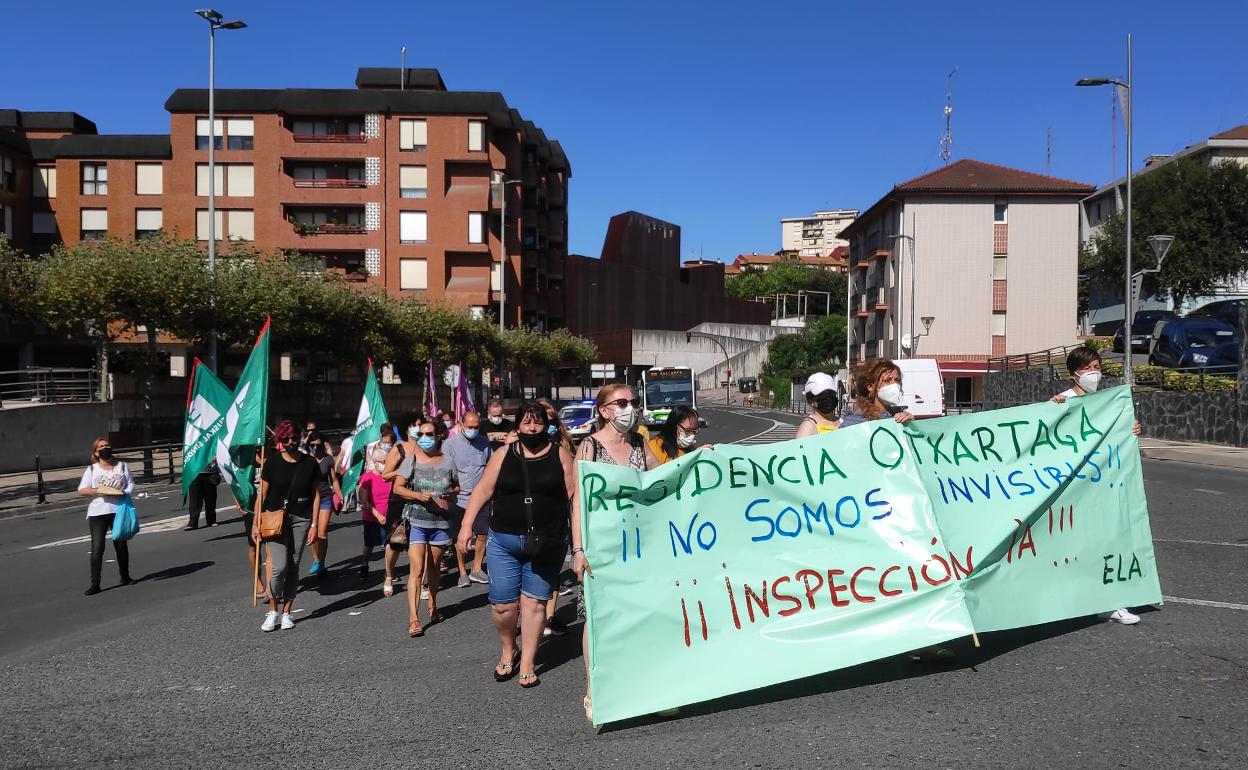 La manifestación ha recorrido las calles de Ortuella. 