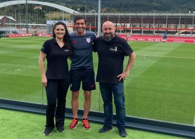 Imagen secundaria 1 - Cordero y sidra asturiana para los jugadores del Athletic en Lezama