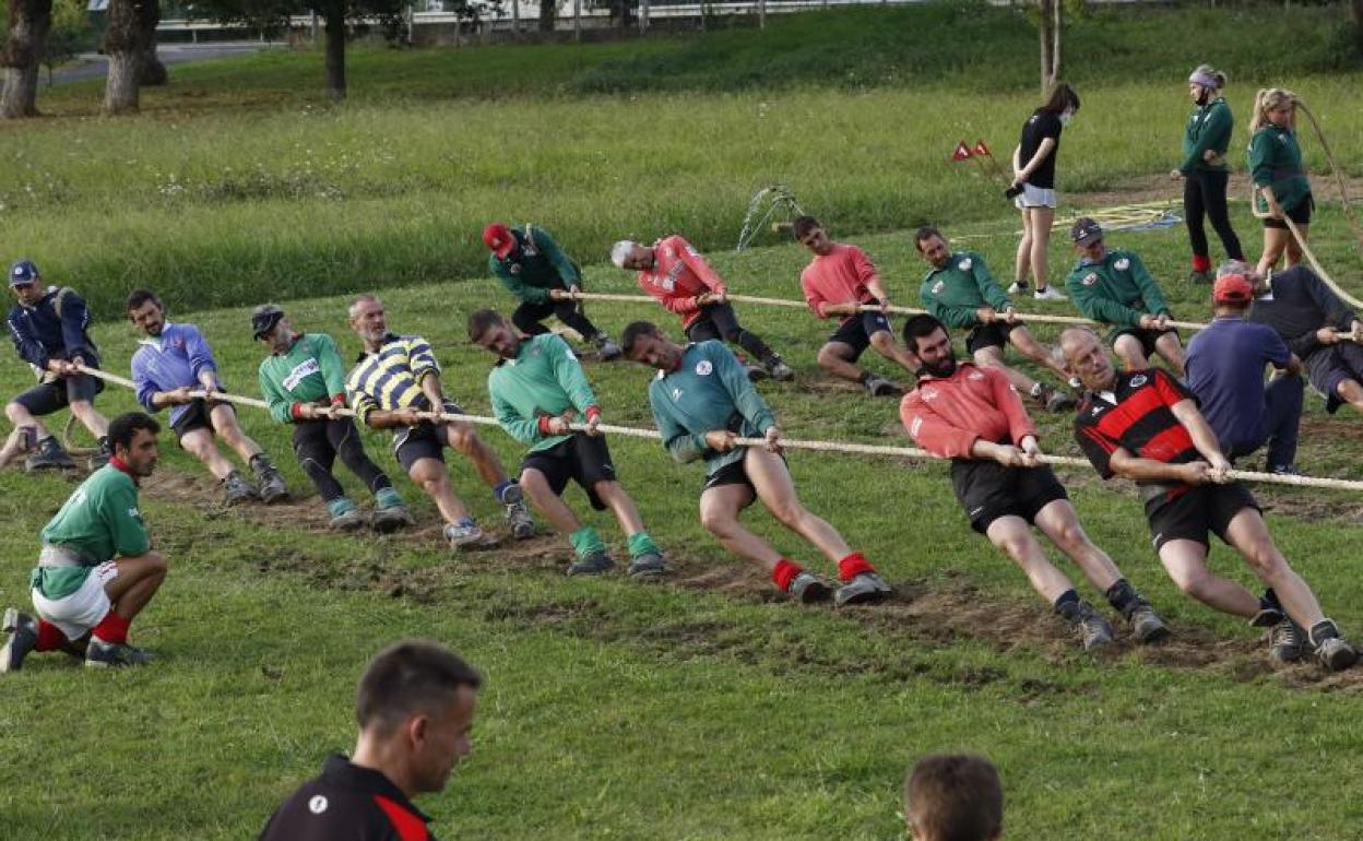 Entrenamiento de varios equipos.