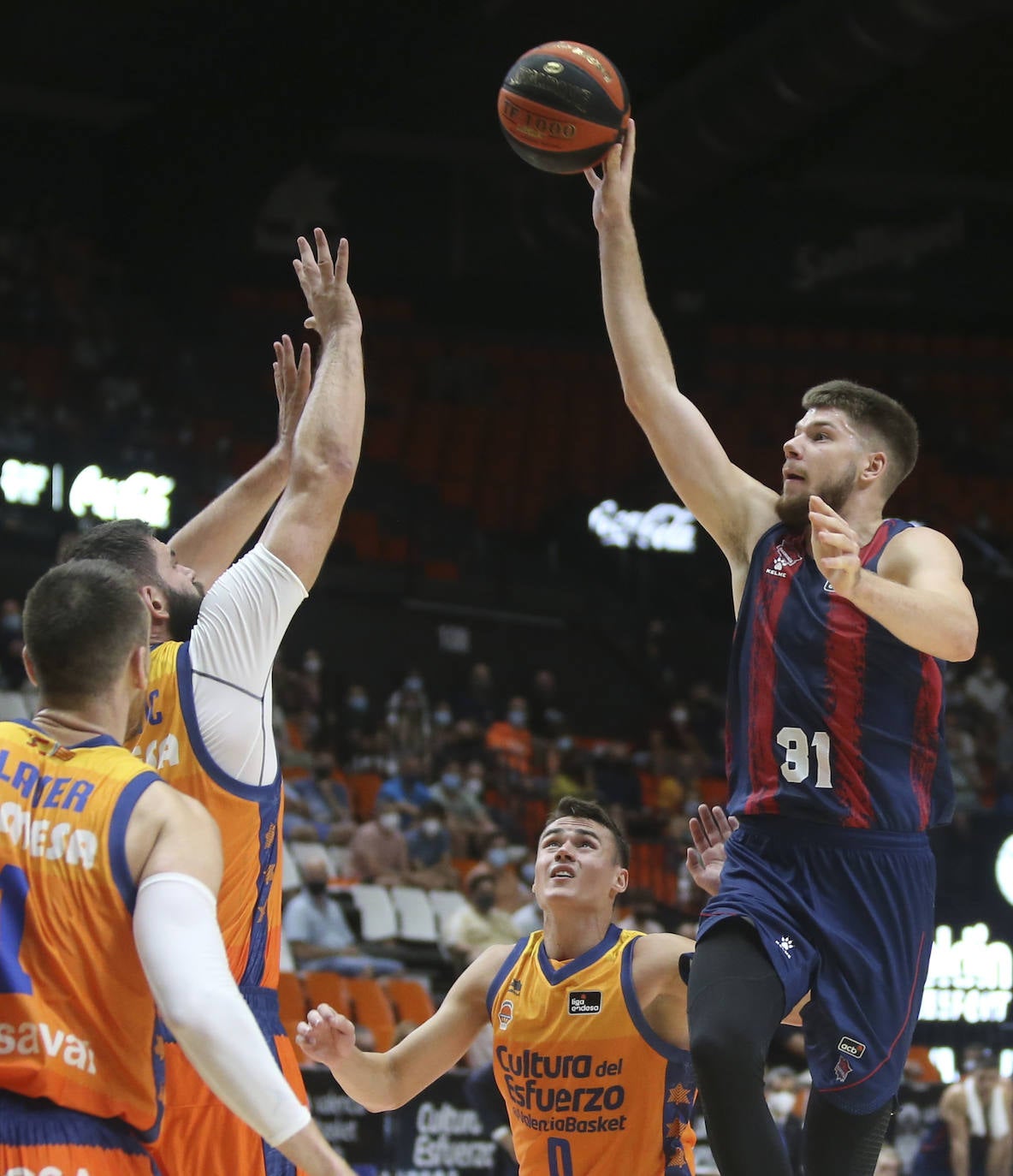Fotos: Las mejores imágenes del Valencia - Baskonia