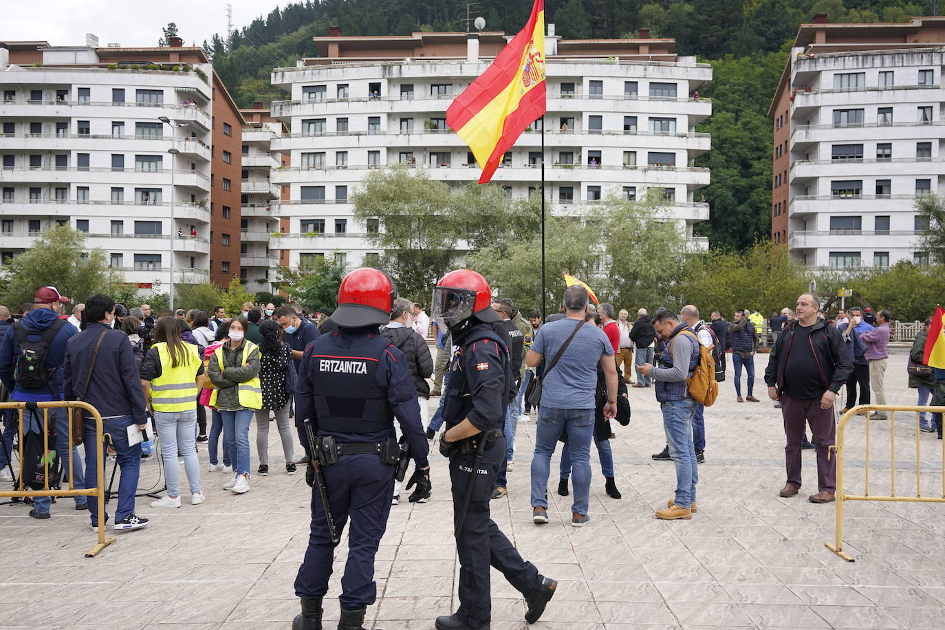 Fotos: Imágenes del homenaje a Parot y la concentración de Vox en Mondragon