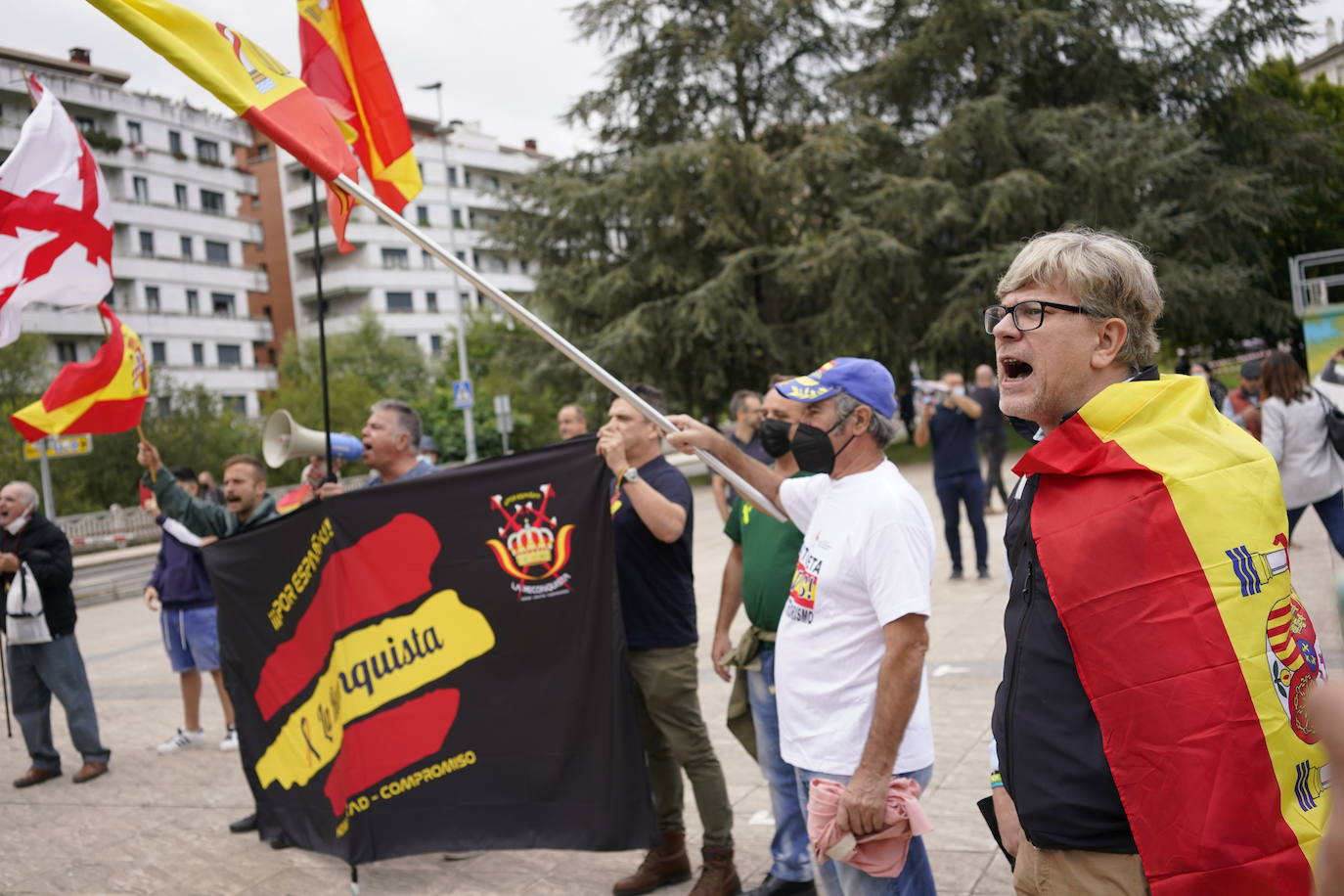 Fotos: Imágenes del homenaje a Parot y la concentración de Vox en Mondragon