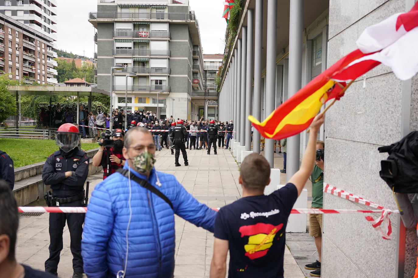 Fotos: Imágenes del homenaje a Parot y la concentración de Vox en Mondragon