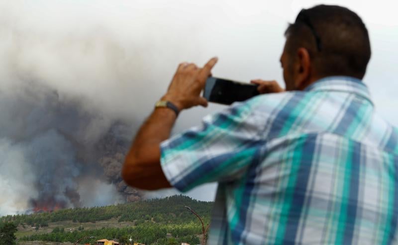 Fotos: El volcán de Canarias entra en erupción