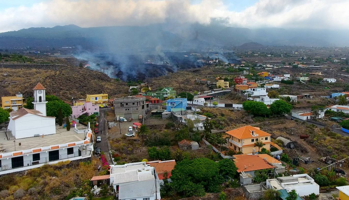 Fotos: El volcán de Canarias entra en erupción