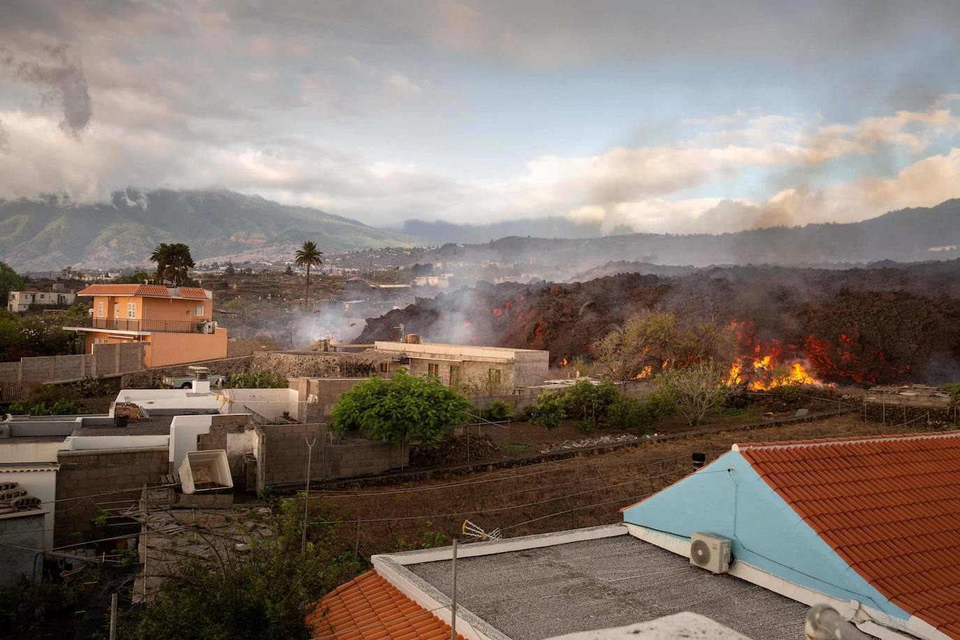 Fotos: El volcán de Canarias entra en erupción