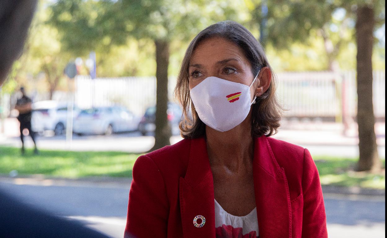 La ministra Reyes Maroto pide perdón por vincular el volcán de La Palma con un «espectáculo maravilloso» turístico