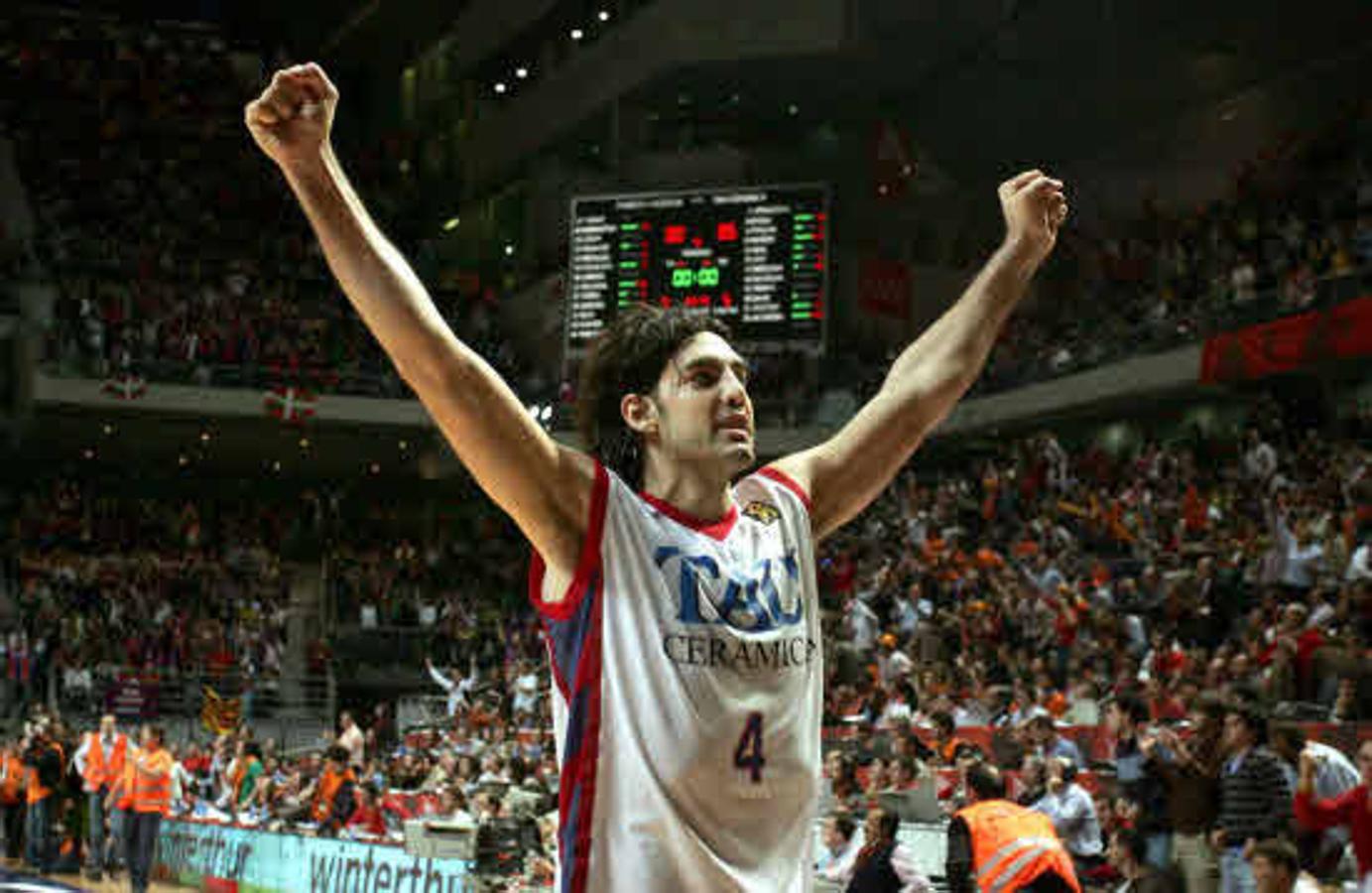 Scola celebra el título de Copa del Rey logrado en Madrid en 2006.